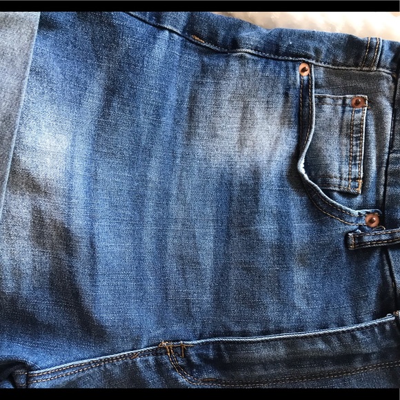 These are No boundaries, Stone wash denim shorts - Picture 2 of 5